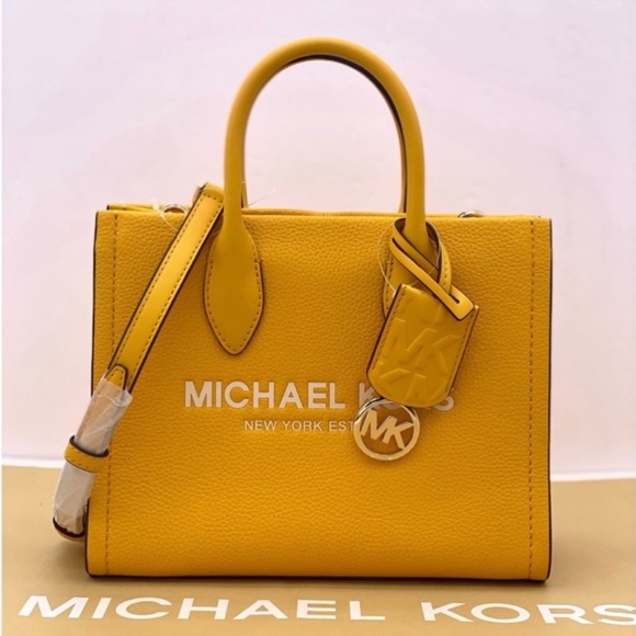 Michael Kors Mirella Small Shopper
Top Zip Tote Crossbody Jasmine
Yellow - Picture 5 of 11